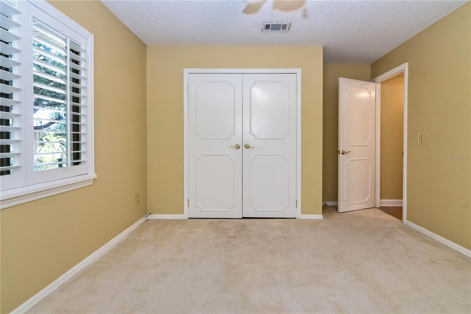 Image 31 of 46 For 950 Lenmore Court