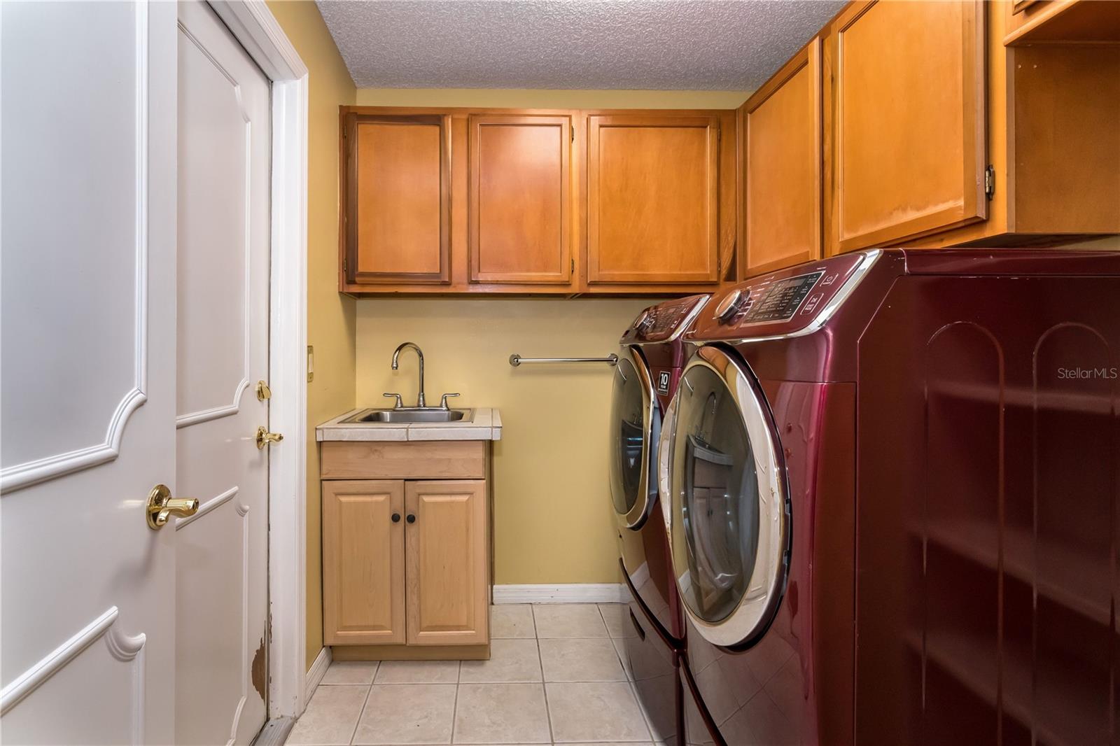 Image 33 of 46 For 950 Lenmore Court
