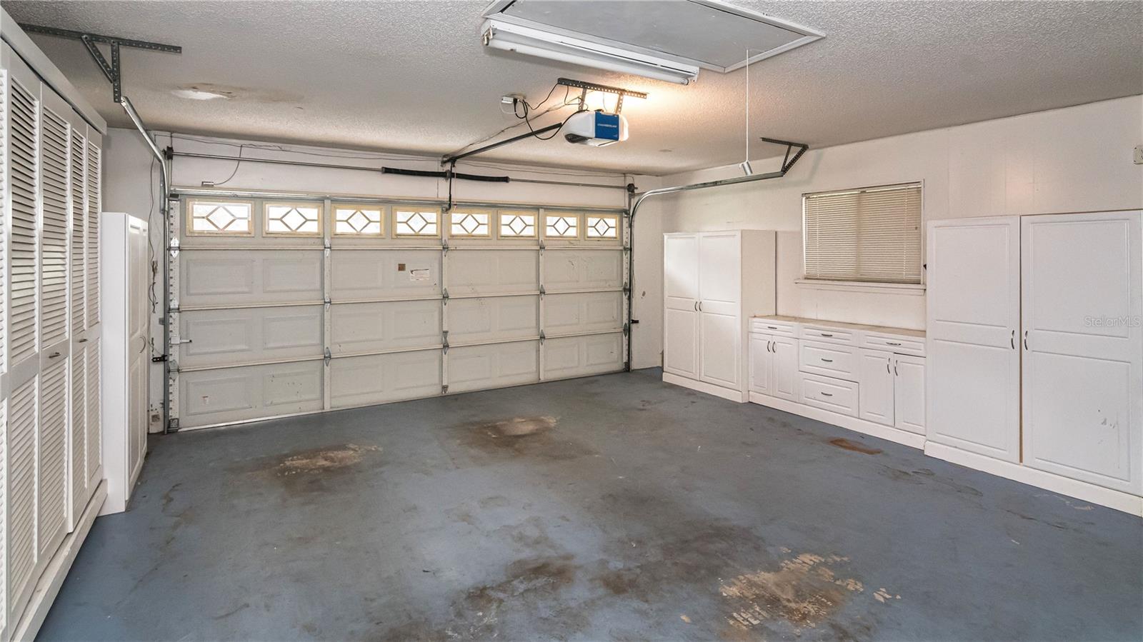 Image 34 of 46 For 950 Lenmore Court