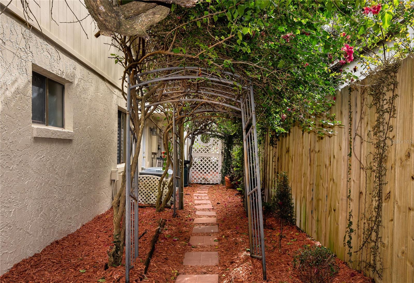 Image 40 of 46 For 950 Lenmore Court