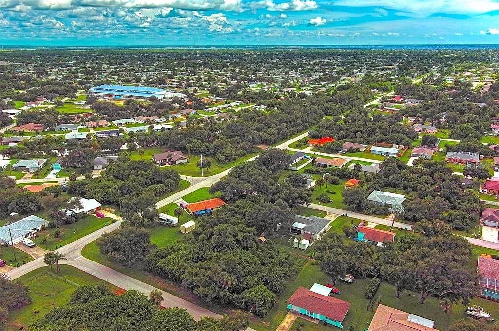 Image 4 of 9 For 21511 Carleton Avenue