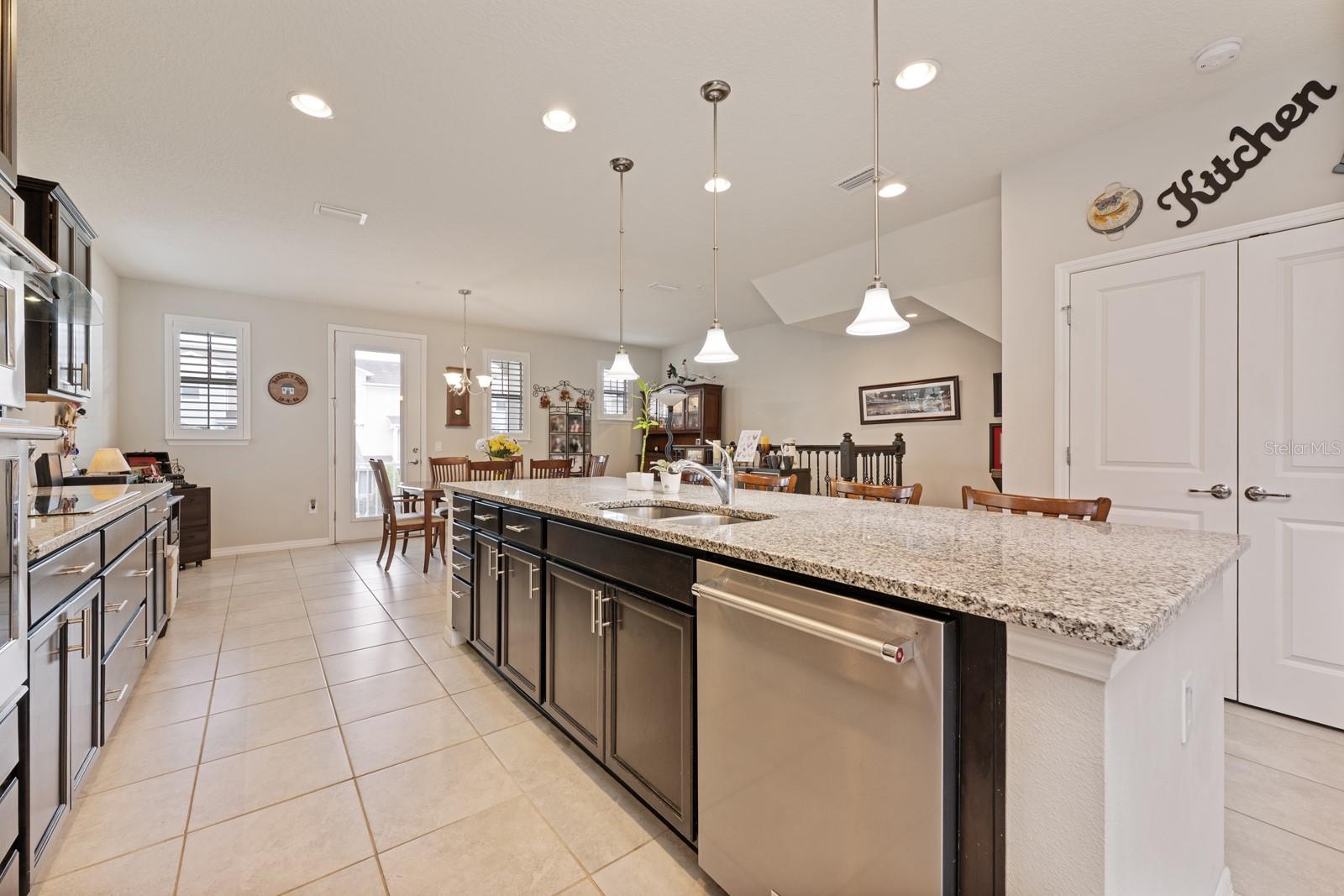 Image 7 of 23 For 584 Piazza Point