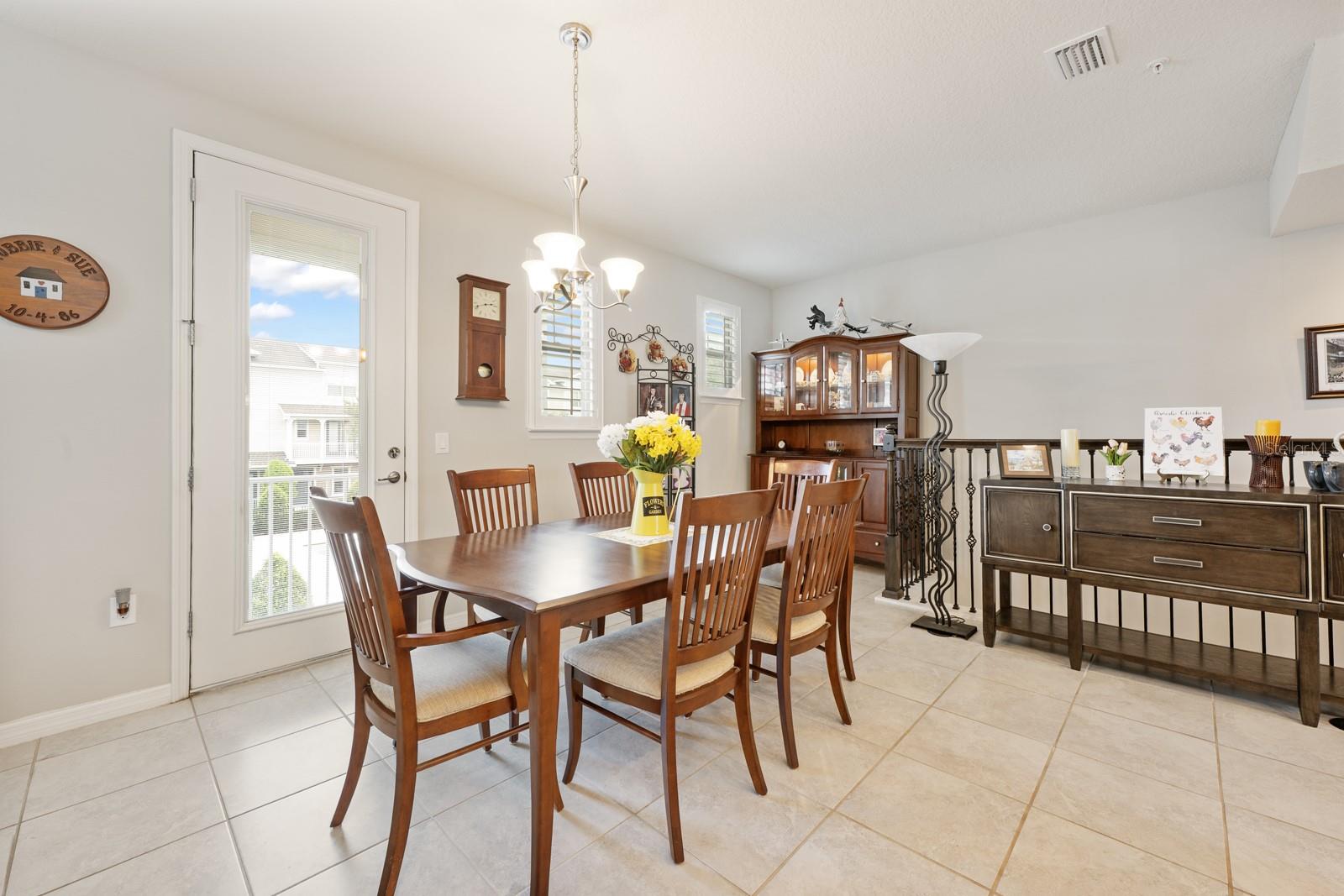 Image 8 of 23 For 584 Piazza Point