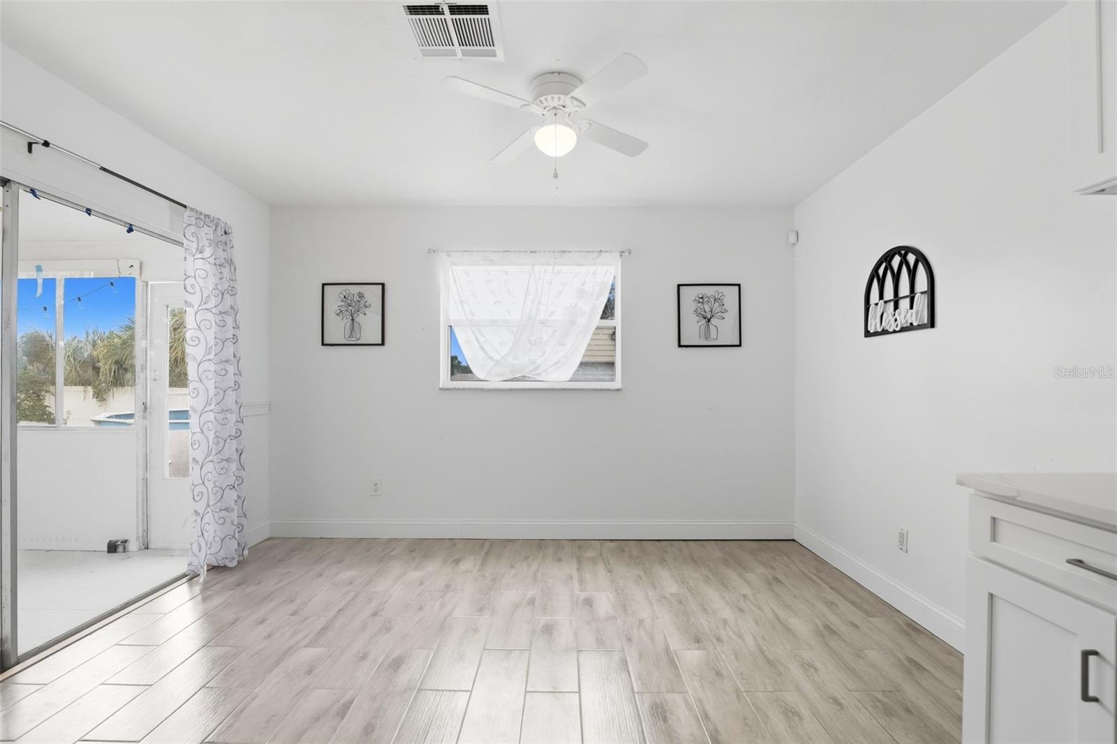 Image 11 of 35 For 1001 Deltona Boulevard