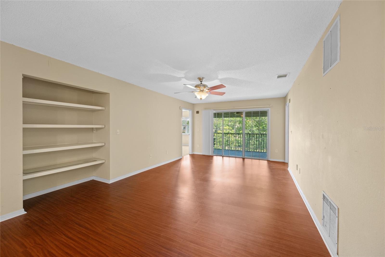 Image 11 of 31 For 3302 Clubside Drive 3302