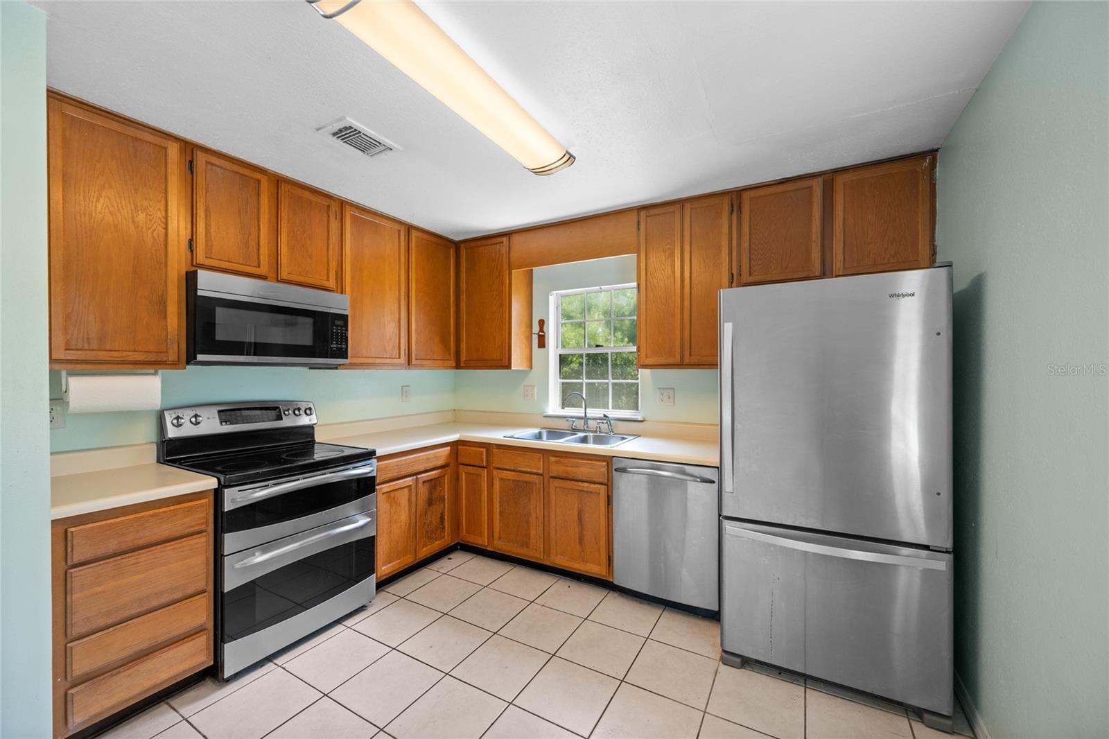 Image 13 of 31 For 3302 Clubside Drive 3302