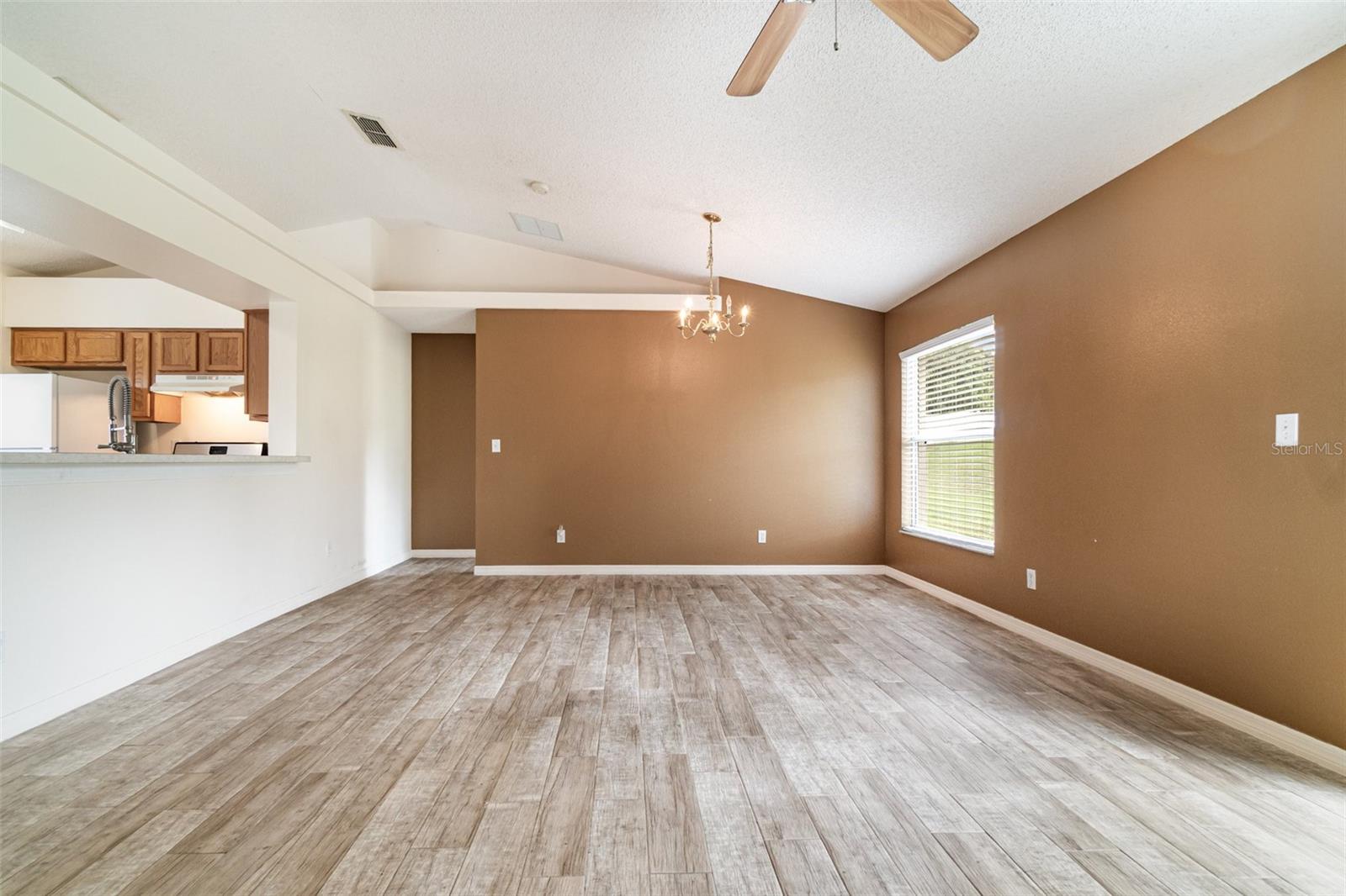Image 10 of 31 For 11833 Foxglove Drive