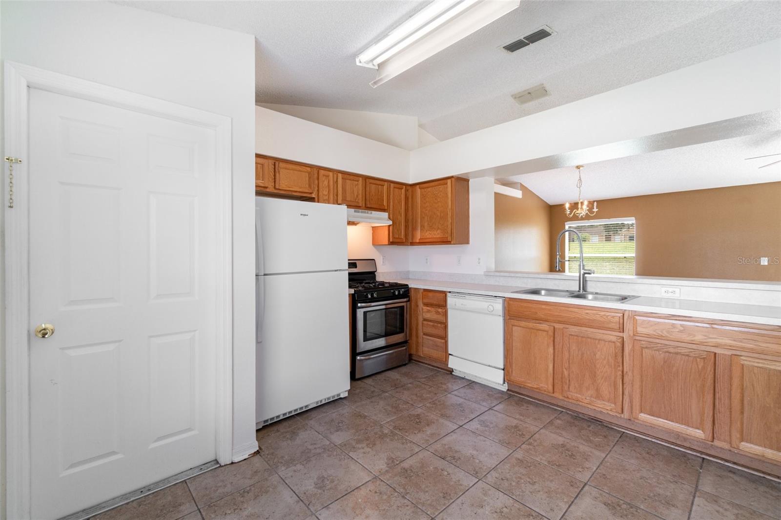 Image 13 of 31 For 11833 Foxglove Drive
