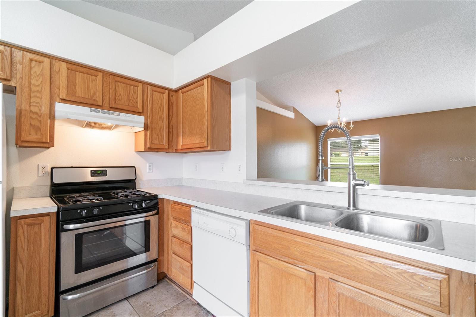 Image 14 of 31 For 11833 Foxglove Drive