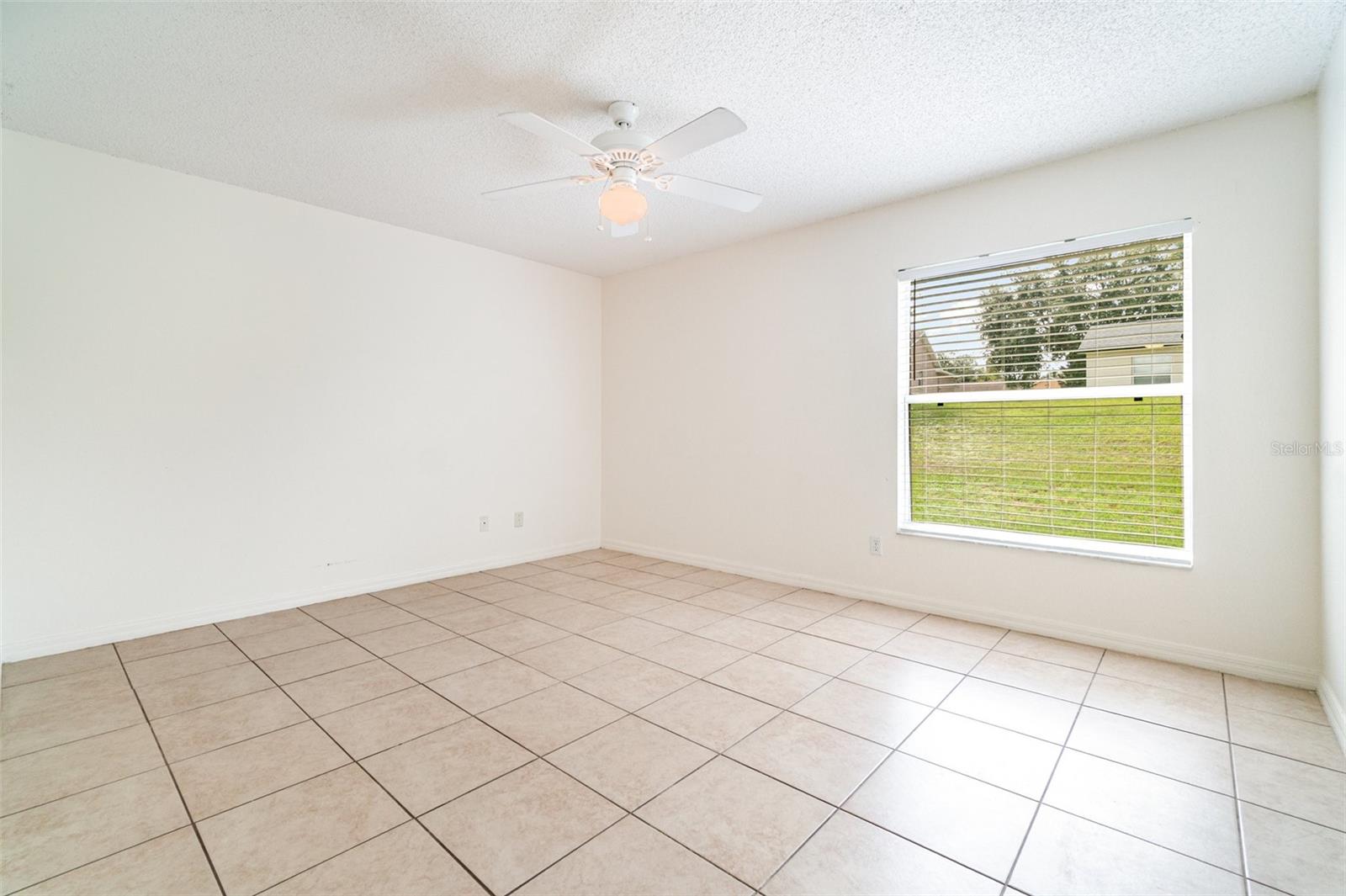 Image 16 of 31 For 11833 Foxglove Drive