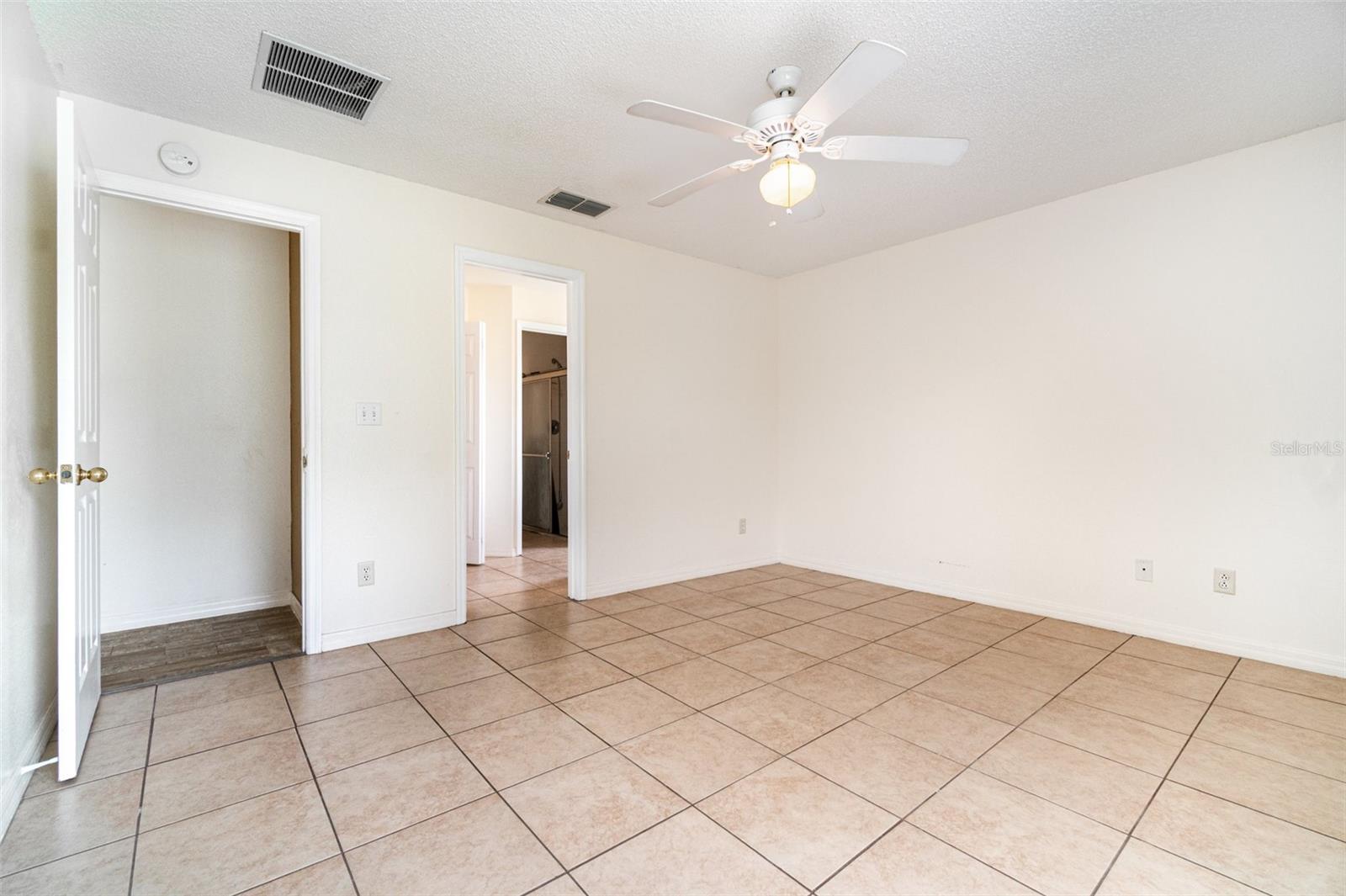 Image 18 of 31 For 11833 Foxglove Drive