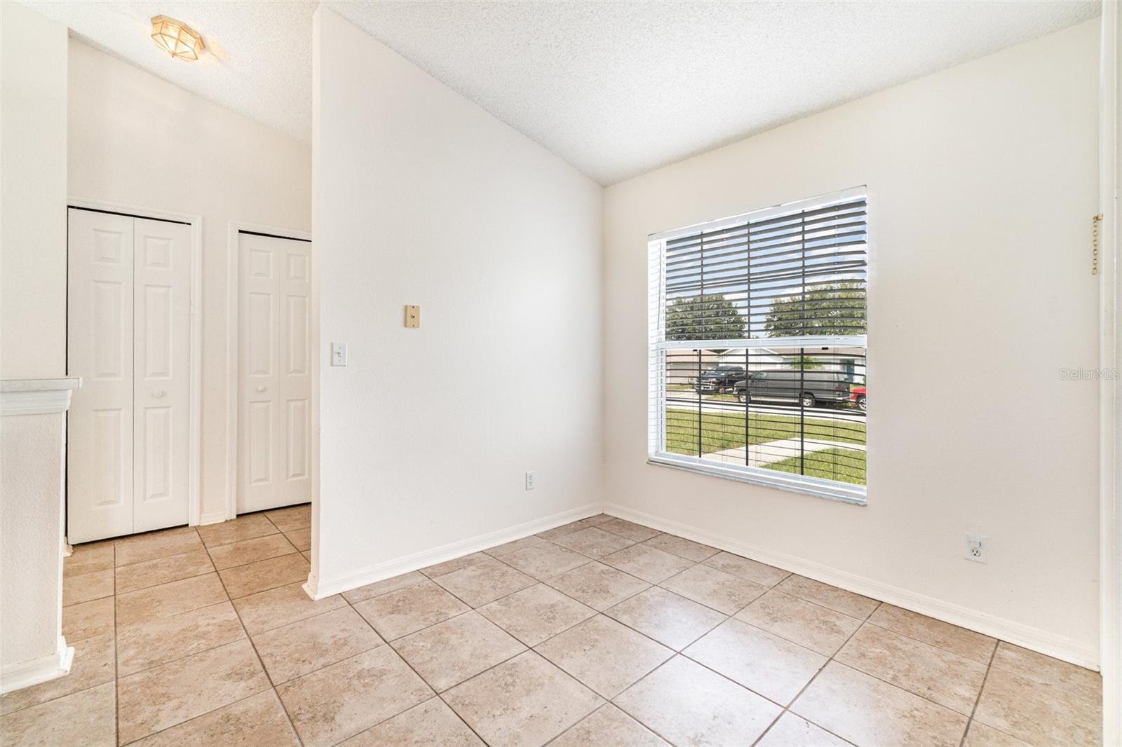 Image 22 of 31 For 11833 Foxglove Drive