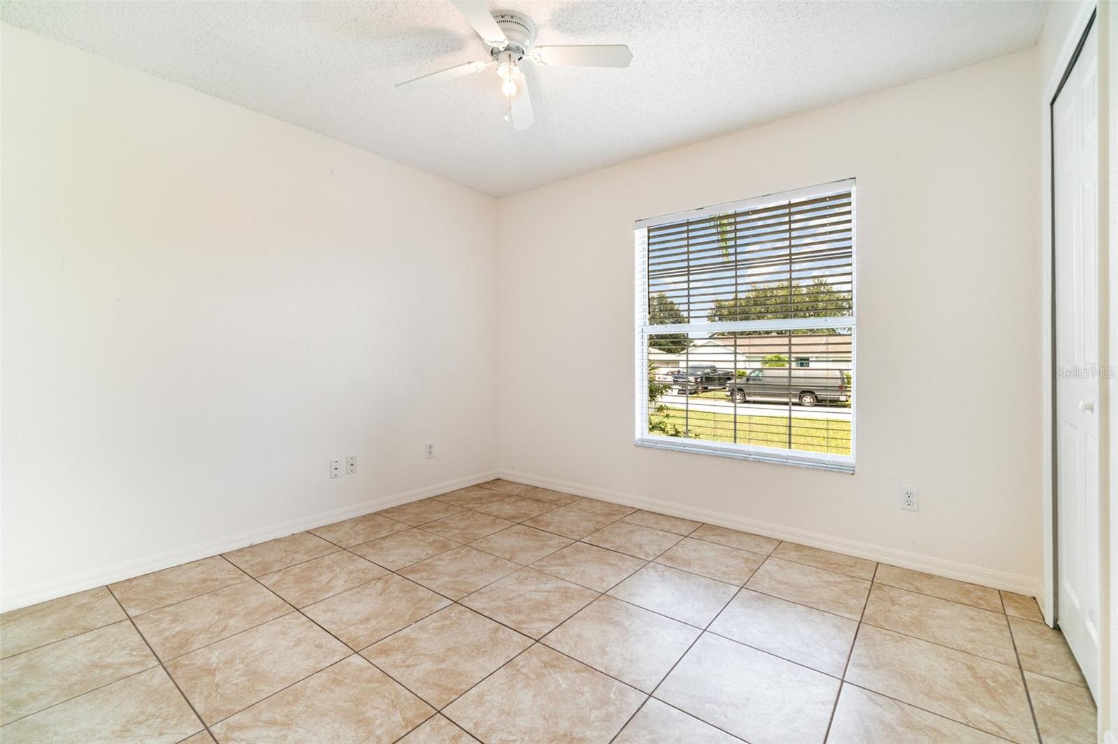 Image 23 of 31 For 11833 Foxglove Drive