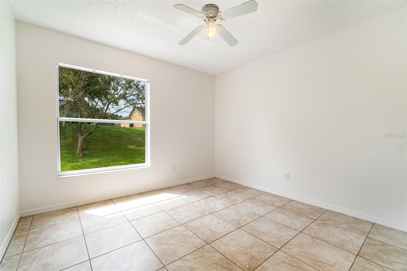 Image 25 of 31 For 11833 Foxglove Drive