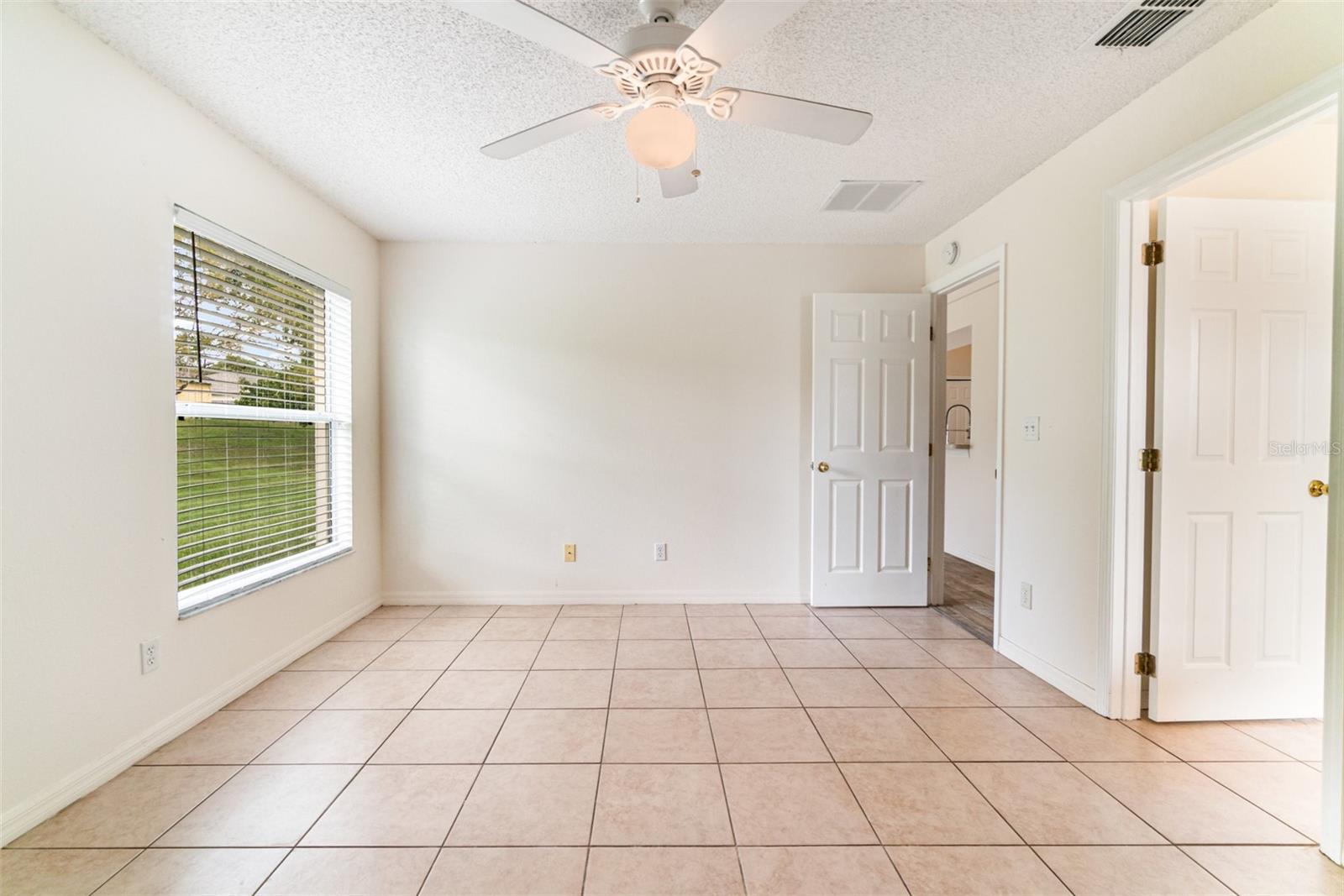 Image 27 of 31 For 11833 Foxglove Drive