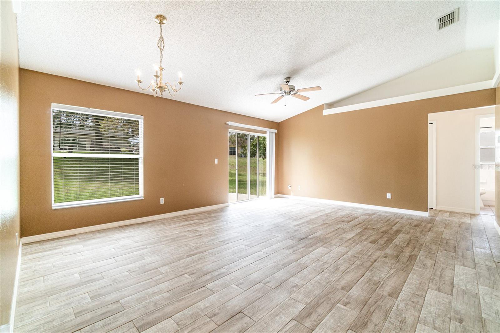 Image 5 of 31 For 11833 Foxglove Drive