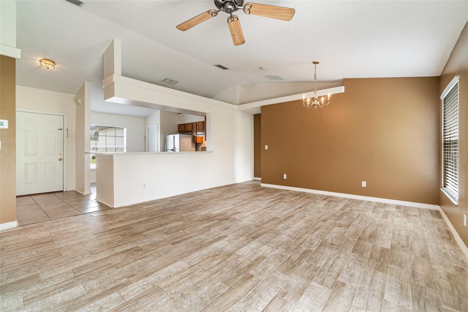 Image 6 of 31 For 11833 Foxglove Drive