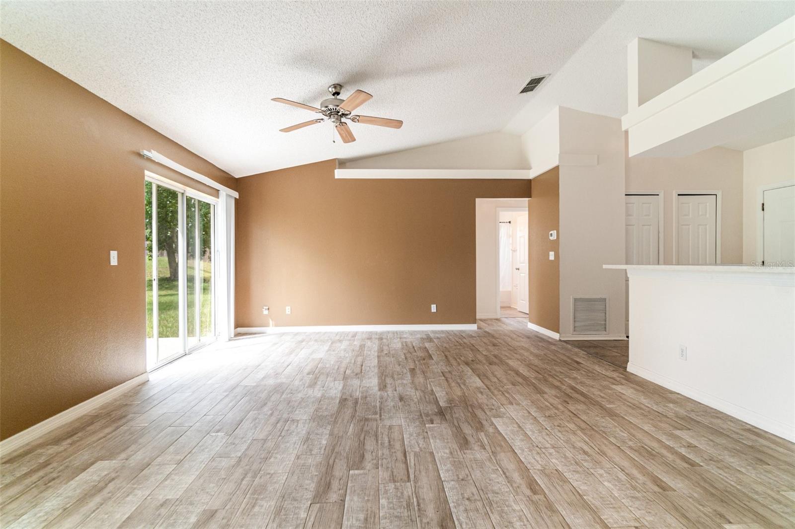 Image 9 of 31 For 11833 Foxglove Drive