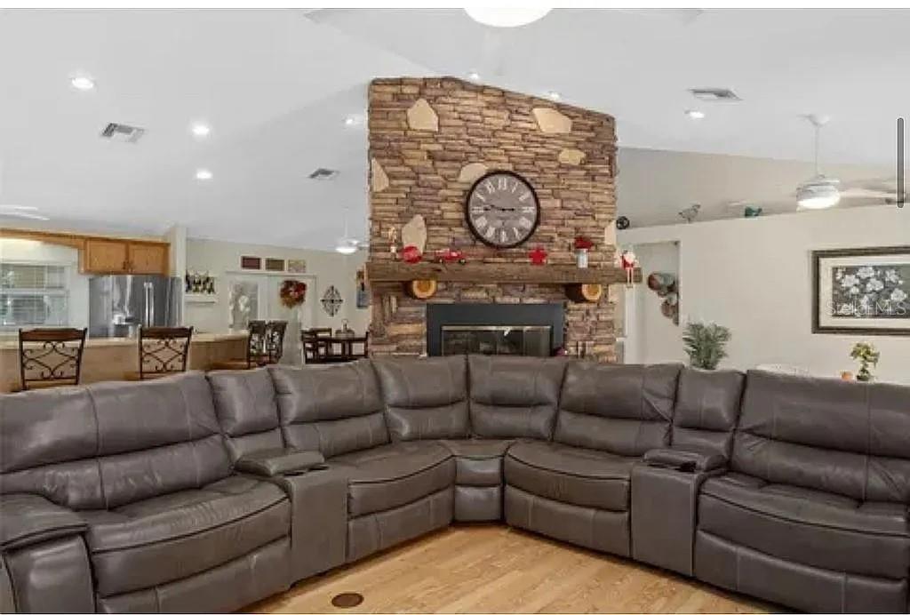 Image 19 of 45 For 2775 Foxrun Road