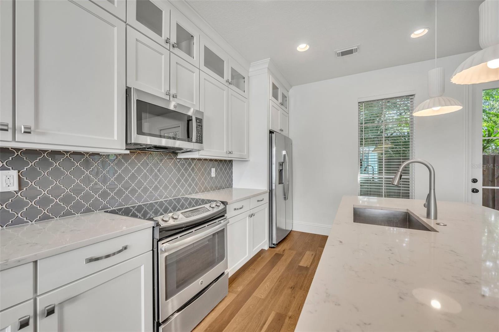 Image 13 of 32 For 1742 Ridgewood Avenue S