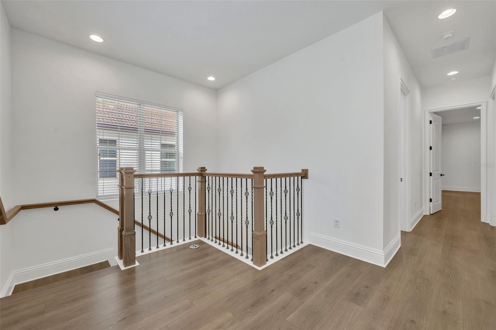 Image 21 of 32 For 1742 Ridgewood Avenue S