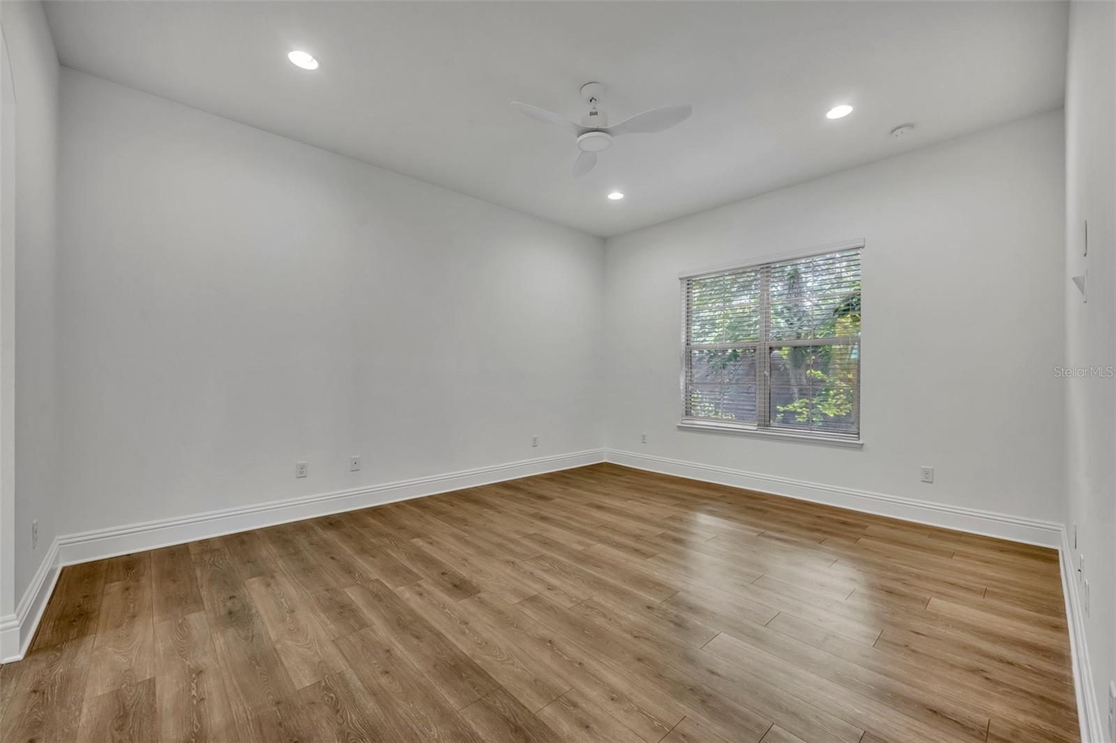 Image 22 of 32 For 1742 Ridgewood Avenue S