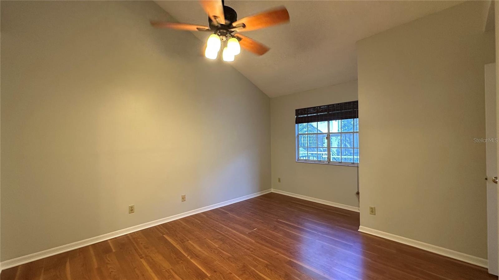 Image 8 of 14 For 948 Bird Bay Court 204