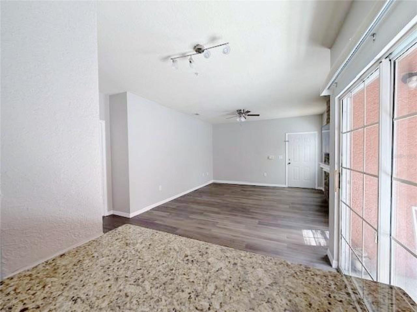 Image 12 of 26 For 107 Vista Verdi Circle 213