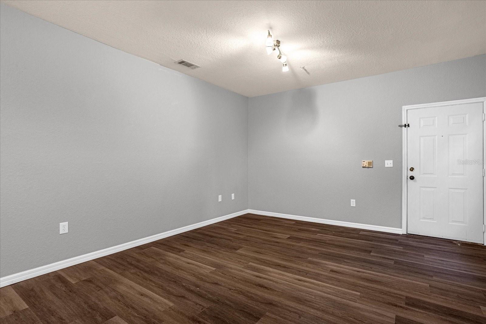 Image 3 of 26 For 107 Vista Verdi Circle 213
