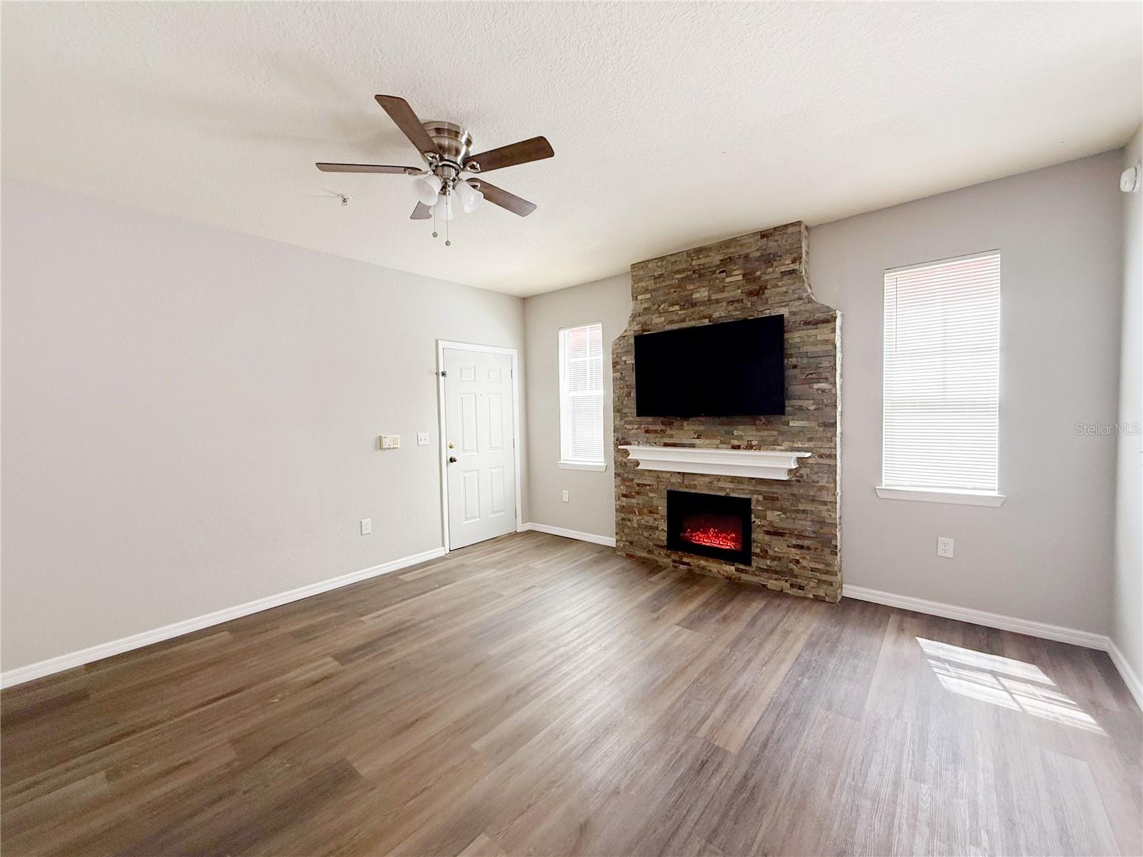 Image 4 of 26 For 107 Vista Verdi Circle 213