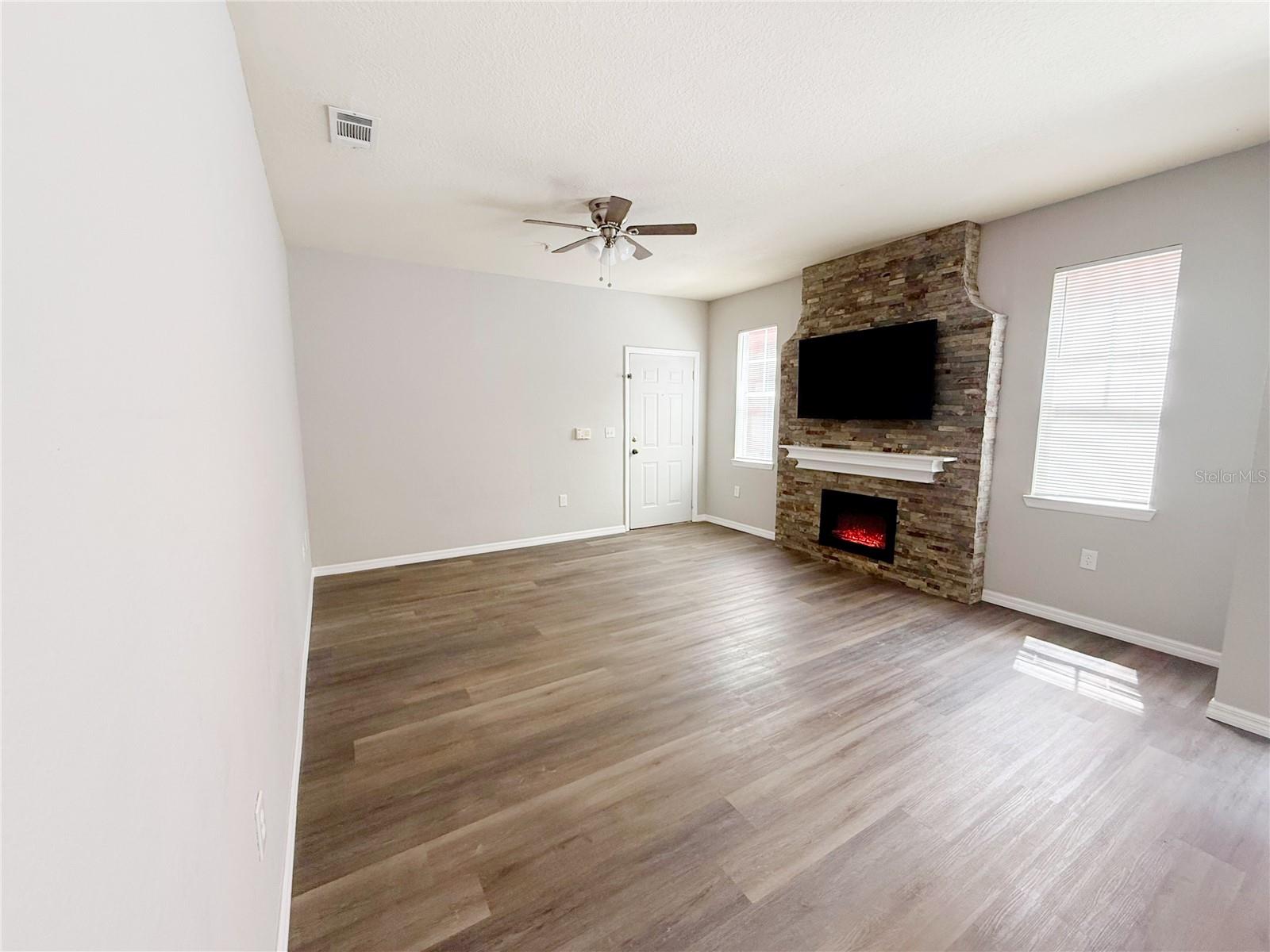 Image 5 of 26 For 107 Vista Verdi Circle 213