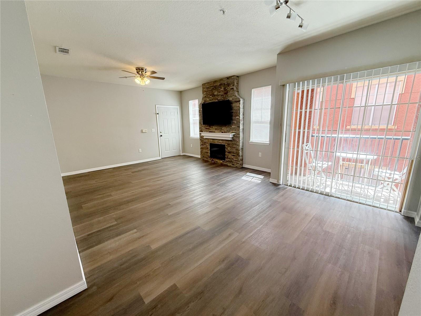 Image 6 of 26 For 107 Vista Verdi Circle 213