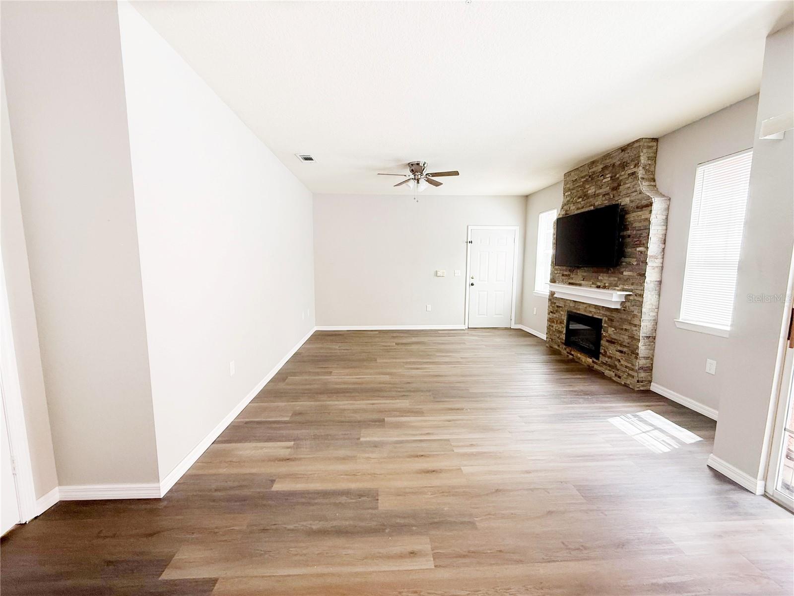 Image 7 of 26 For 107 Vista Verdi Circle 213