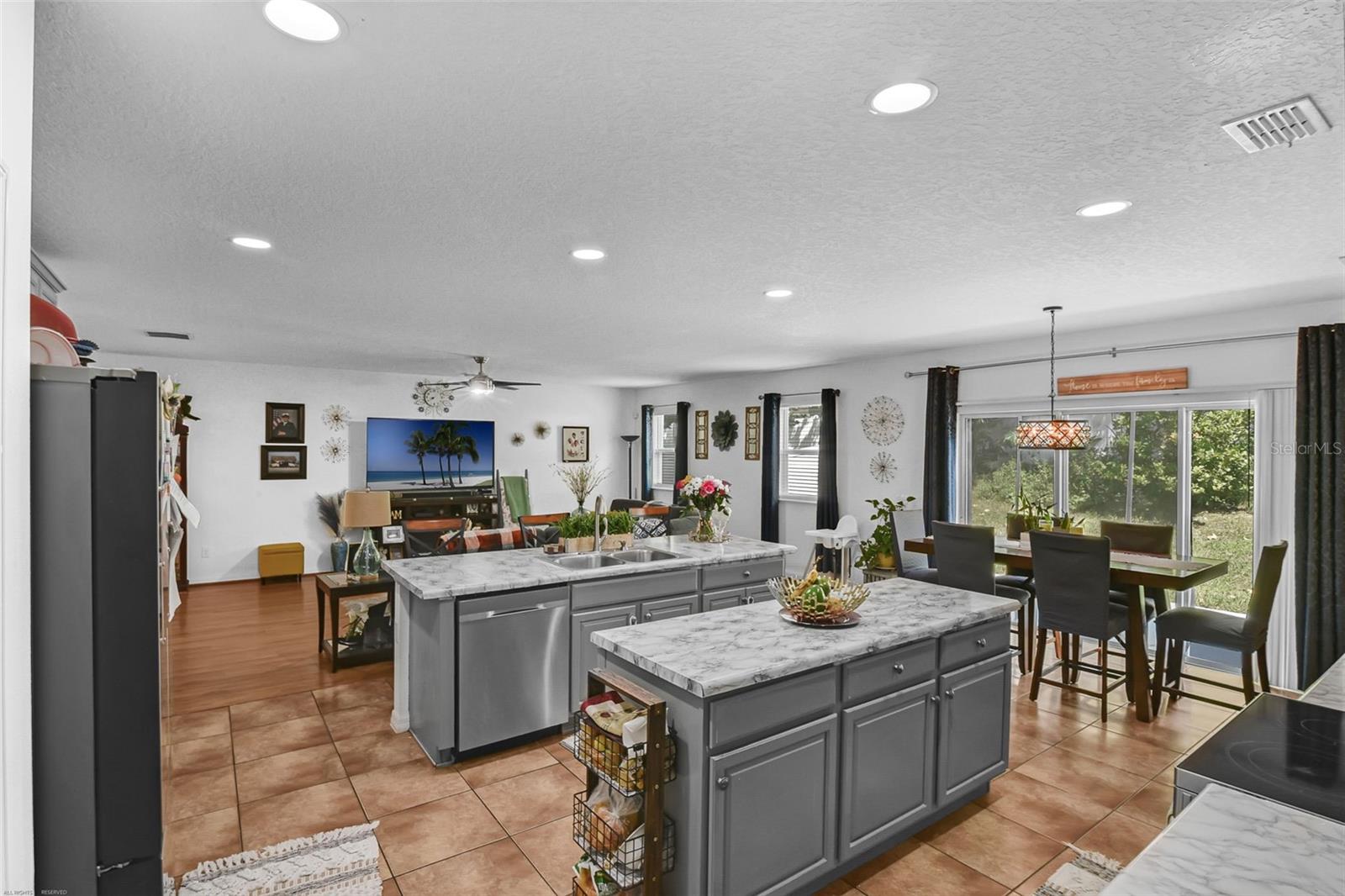 Image 18 of 36 For 2382 Norwood Place
