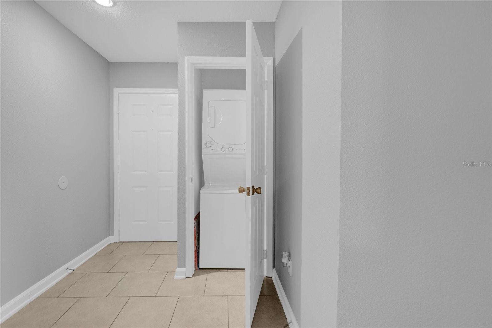 Image 4 of 27 For 3960 Southpointe Drive 520