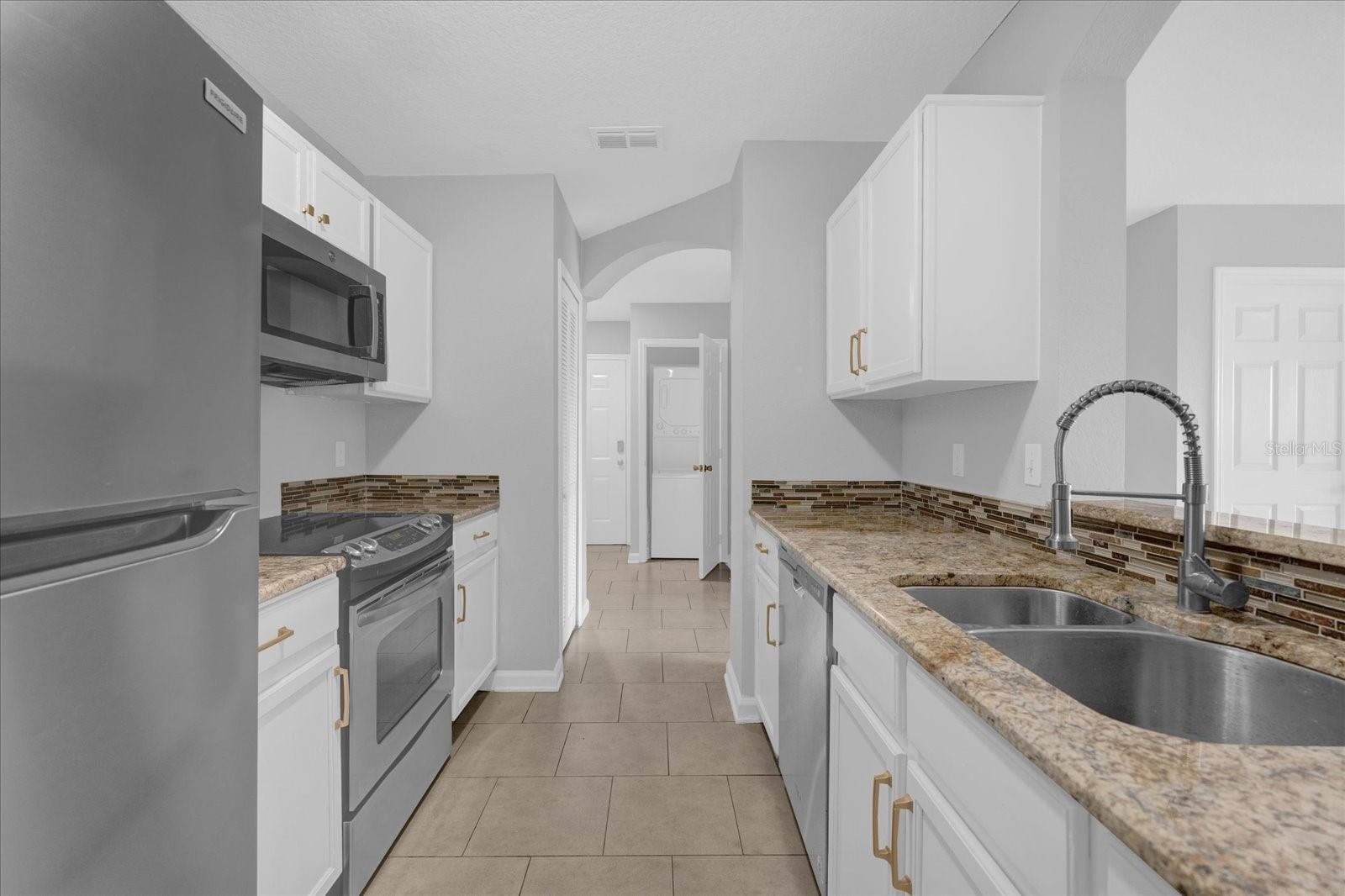 Image 5 of 27 For 3960 Southpointe Drive 520