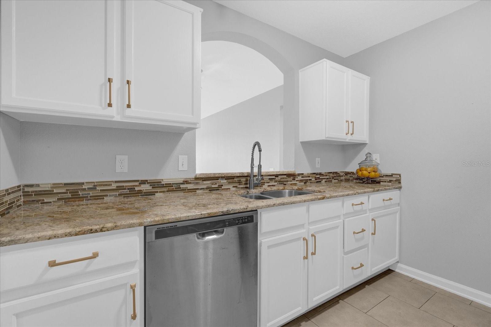 Image 7 of 27 For 3960 Southpointe Drive 520