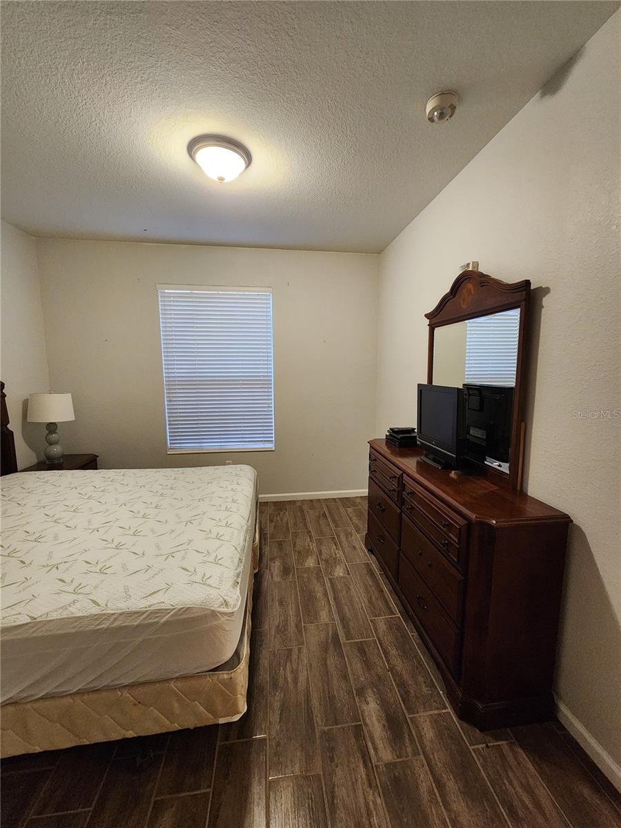 Image 17 of 30 For 4802 Cayview Avenue 102