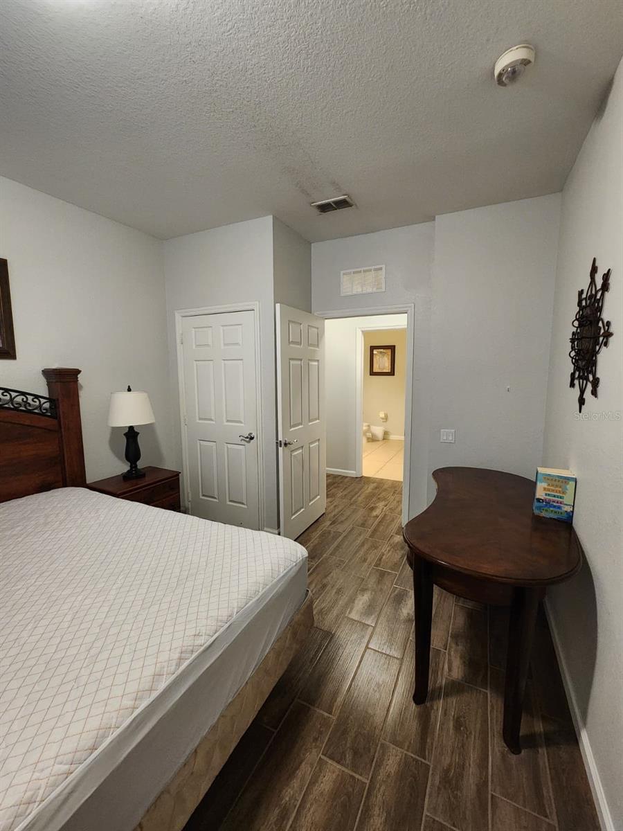 Image 21 of 30 For 4802 Cayview Avenue 102