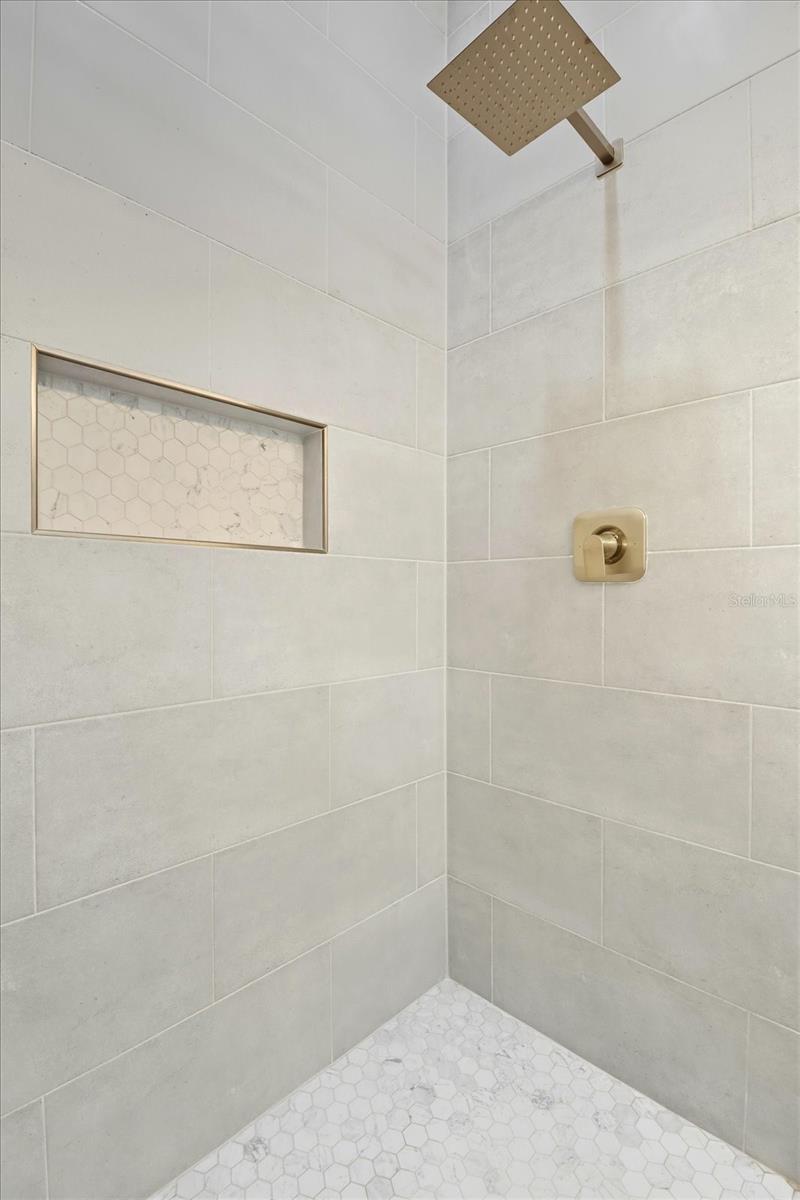 Image 25 of 40 For 3997 Shorewood Dr