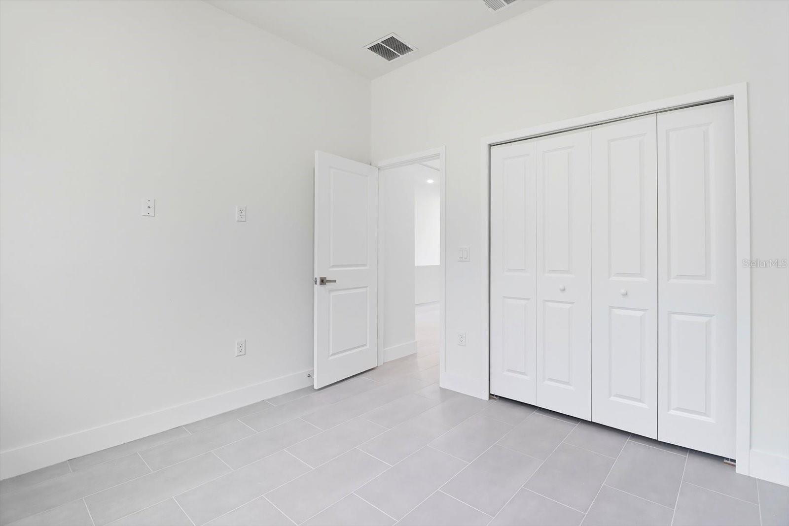 Image 31 of 40 For 3997 Shorewood Dr