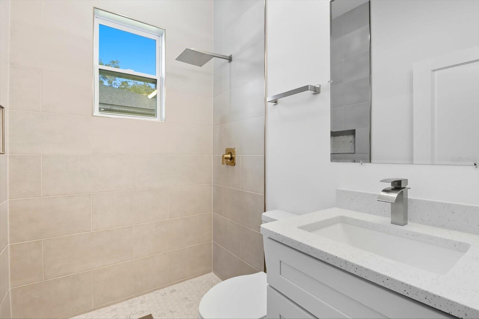 Image 32 of 40 For 3997 Shorewood Dr