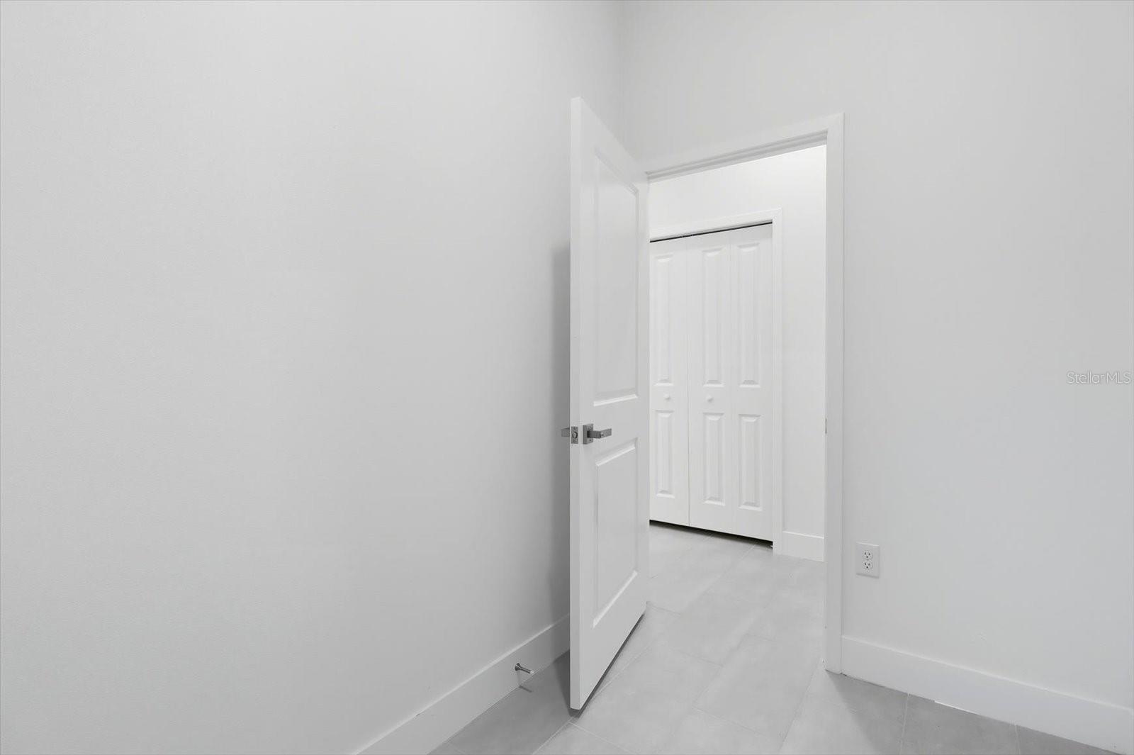 Image 36 of 40 For 3997 Shorewood Dr