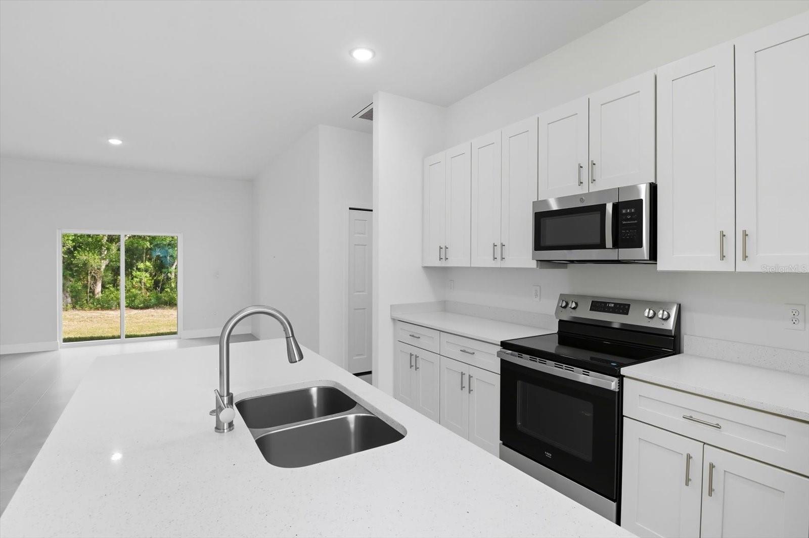 Image 15 of 40 For 3993 Shorewood Dr