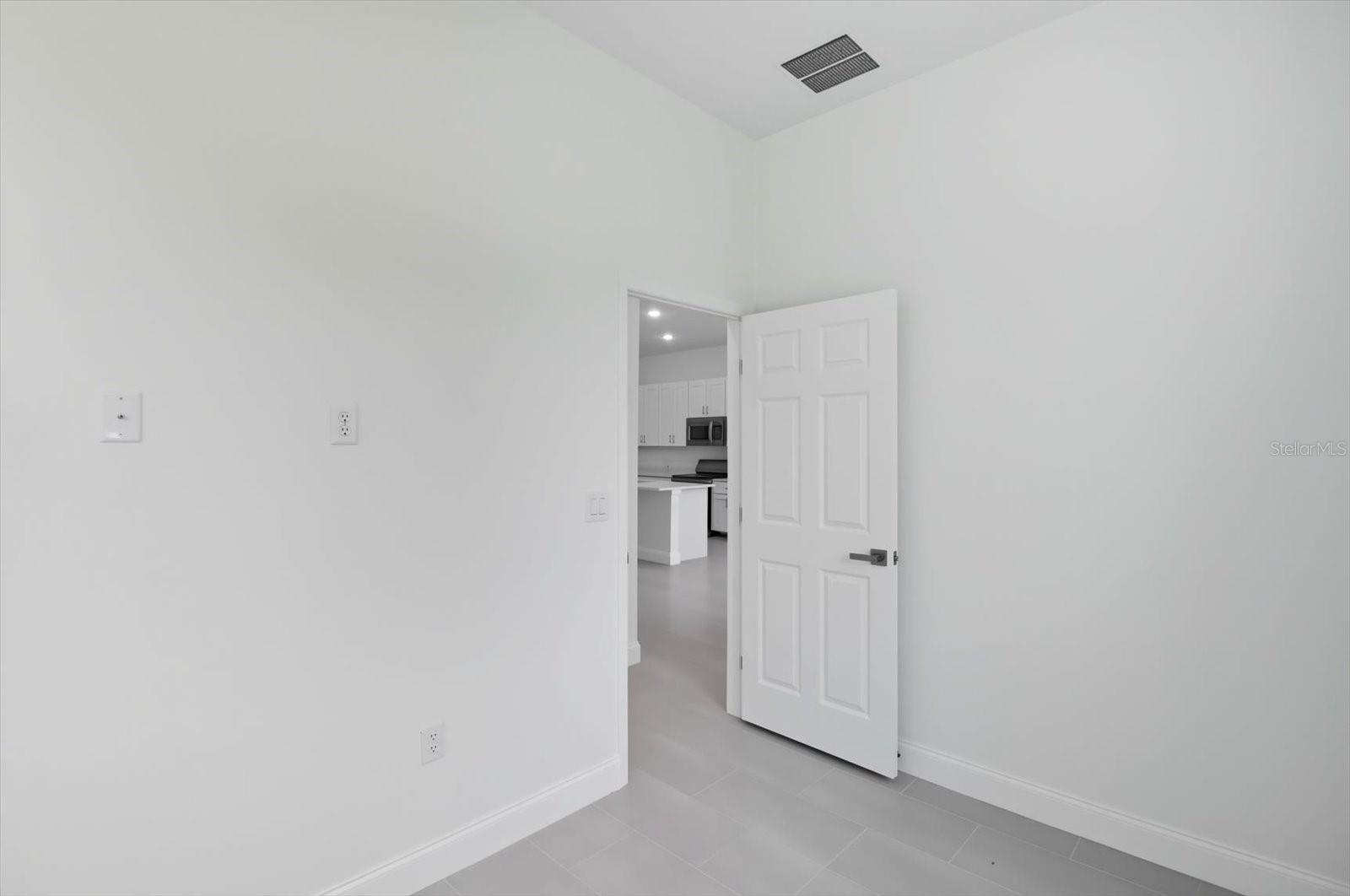 Image 22 of 40 For 3993 Shorewood Dr