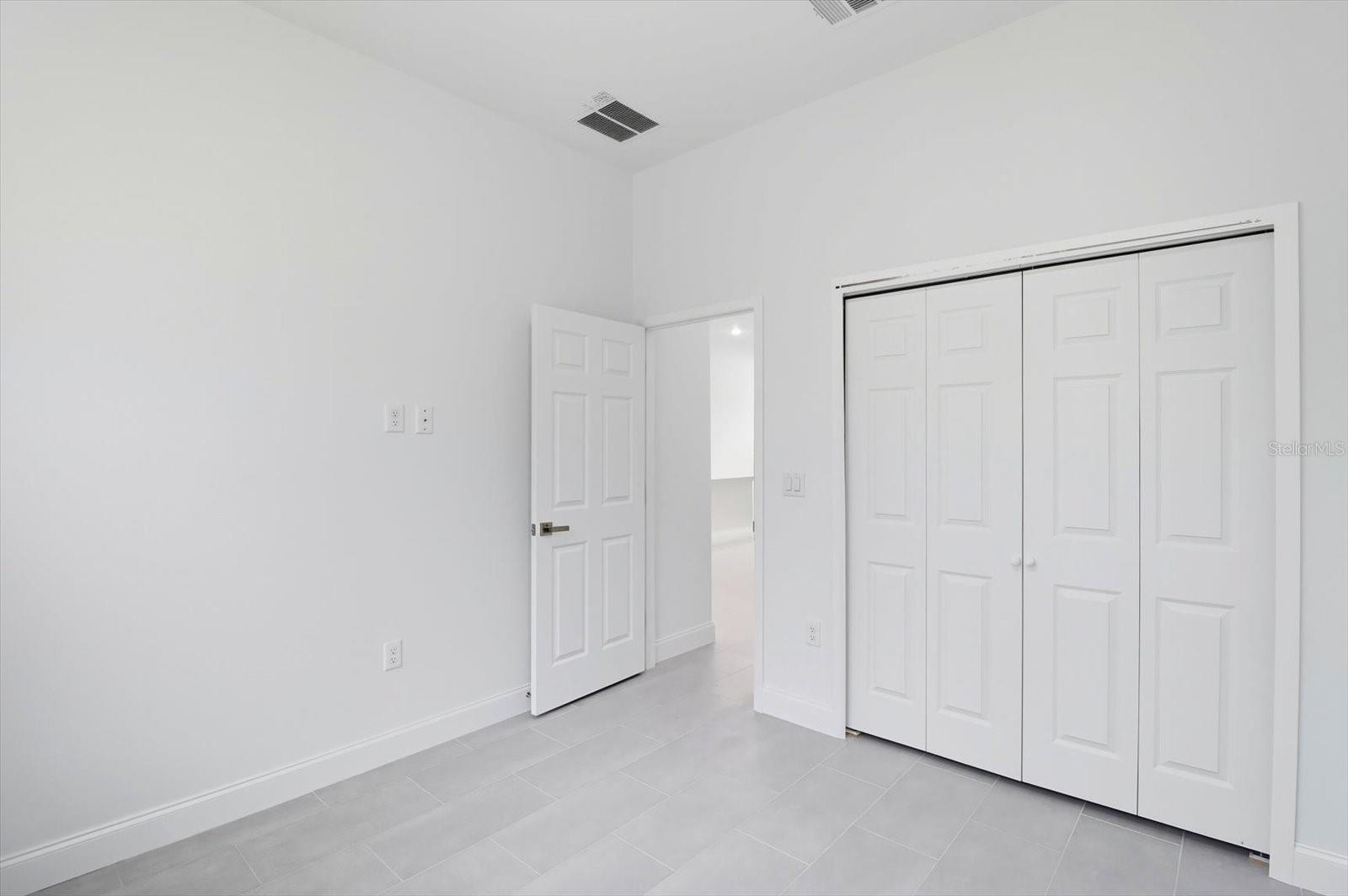 Image 30 of 40 For 3993 Shorewood Dr