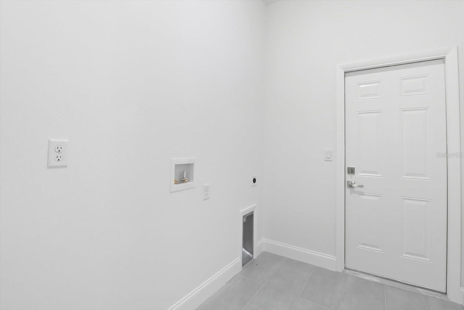 Image 32 of 40 For 3993 Shorewood Dr