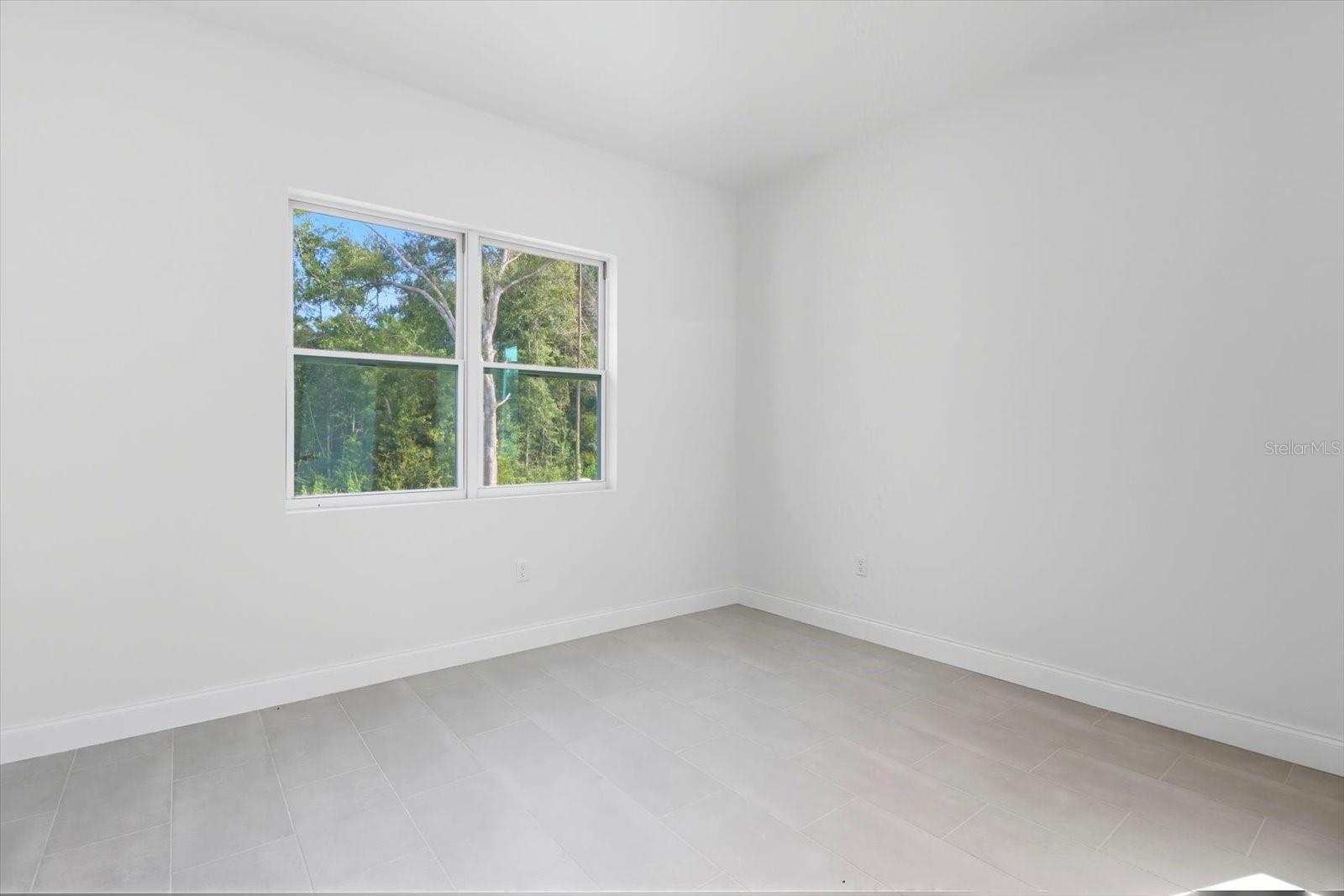 Image 33 of 40 For 3993 Shorewood Dr