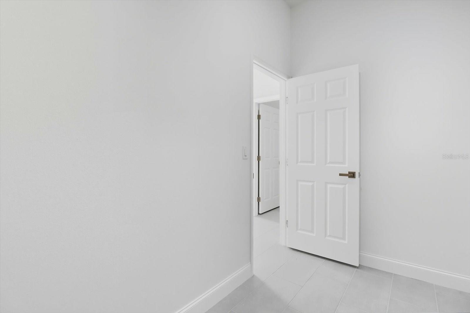 Image 34 of 40 For 3993 Shorewood Dr