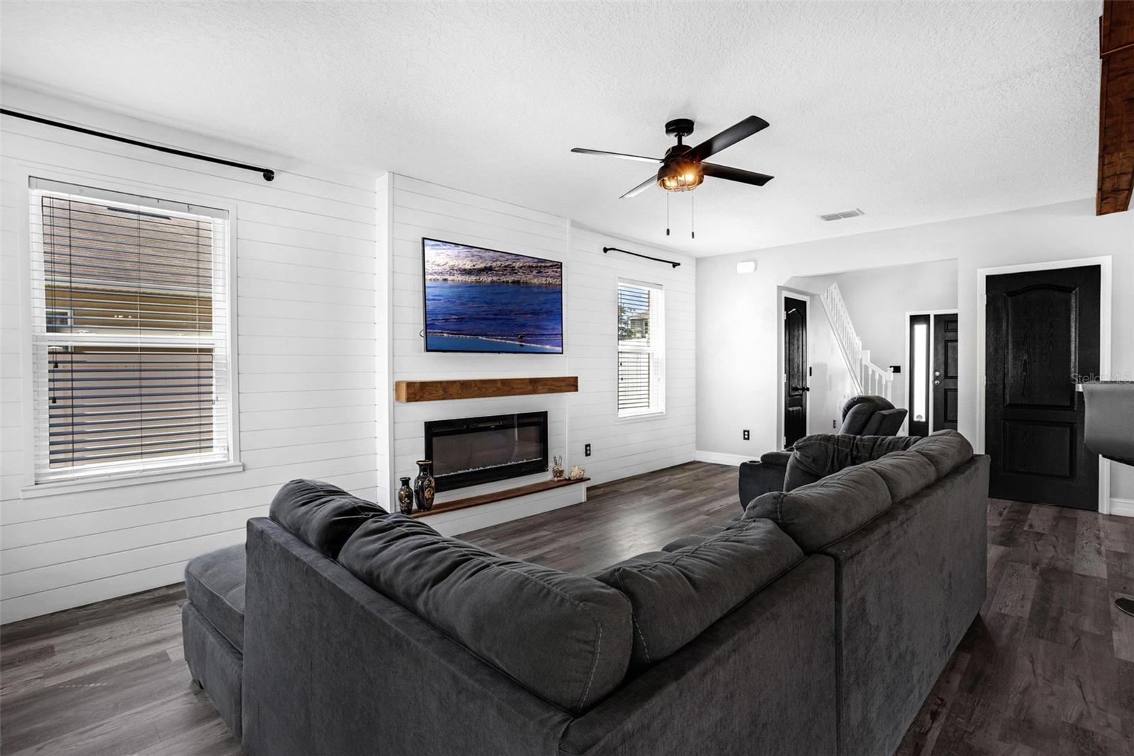 Image 10 of 39 For 726 Black Eagle Drive